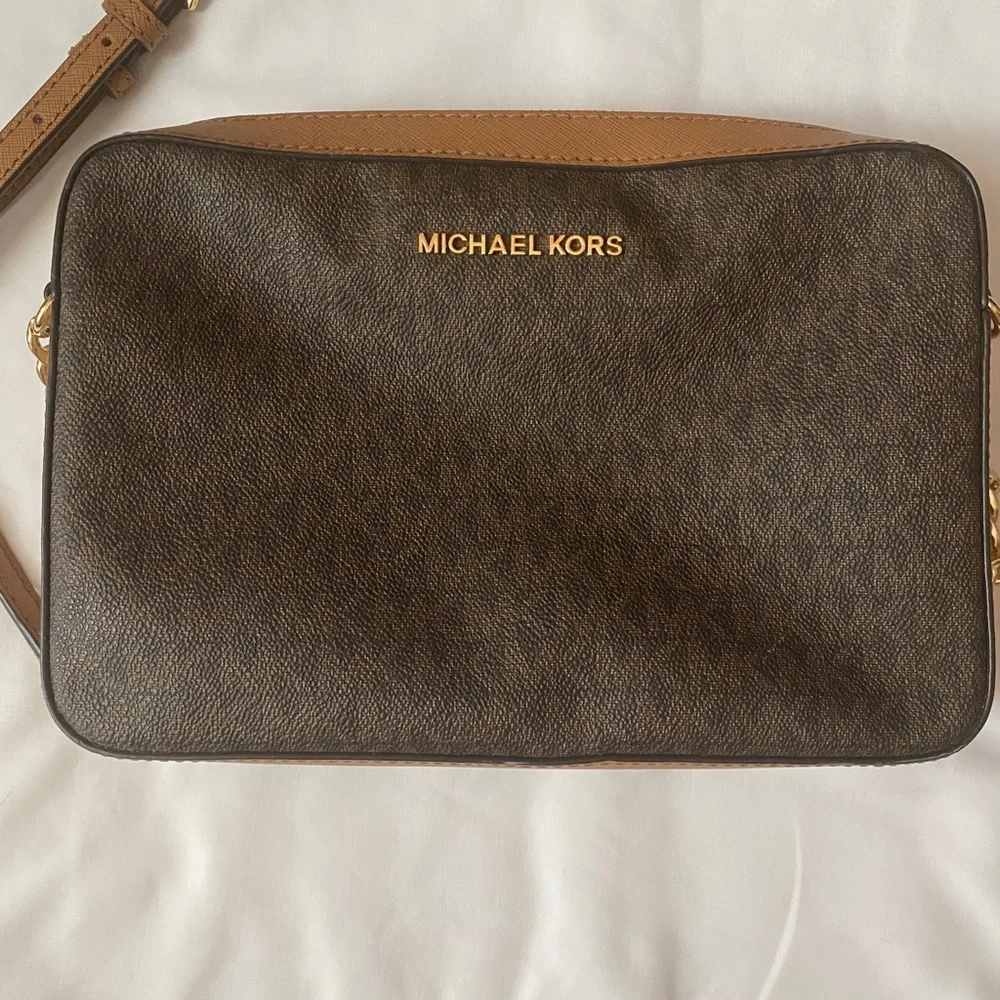 Michael Kors Logo Jet Set East West Crossbody
